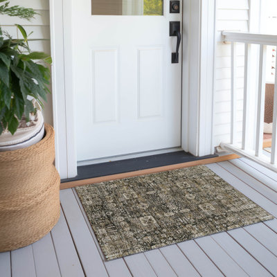 Tapis intérieur / extérieur en polyester tissé à la machine rectangulaire gris de 1 pi 8 po x 2 pi 6 po Heffington