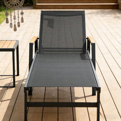 CHAISE LOUNGE