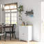 Buffet d'armoire de cuisine - comptoir en bois massif blanc vieilli avec 2 tiroirs, portes et tablette réglable pour une fonctionnalité pratique