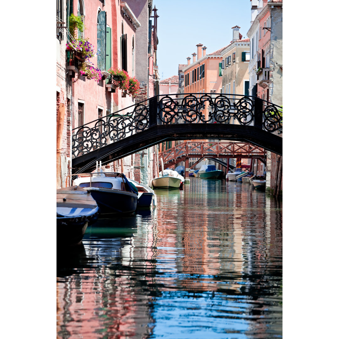 Ansicht des Kanals von Venedig von ExcellentPhoto - Leinwanddrucke auf Leinwand