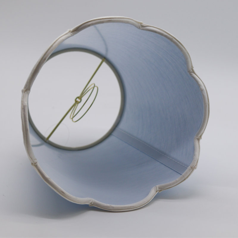 Abat-jour lustre festonné en lin bleu, 6'' H x 5.5'' W x 4'' D, Bleu