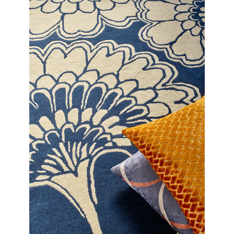 Hand Tufted Wool Floral Area Rug in Midnight/Beige, Rectangle 3'11" x 5'11"