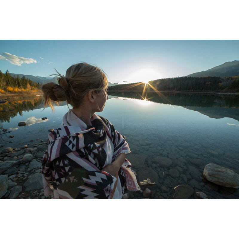 Jeune femme par Swissmediavision, H 32 po x l 48 po