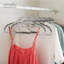  Paquet de 16 cintres pour collier en gris clair