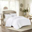 Courtepointe en microfibre blanc très grand / très grand blanc à volants, housse 100% avec coussin contrastant 4 pièces à volants avec très grand jeté, look élégant-127364626