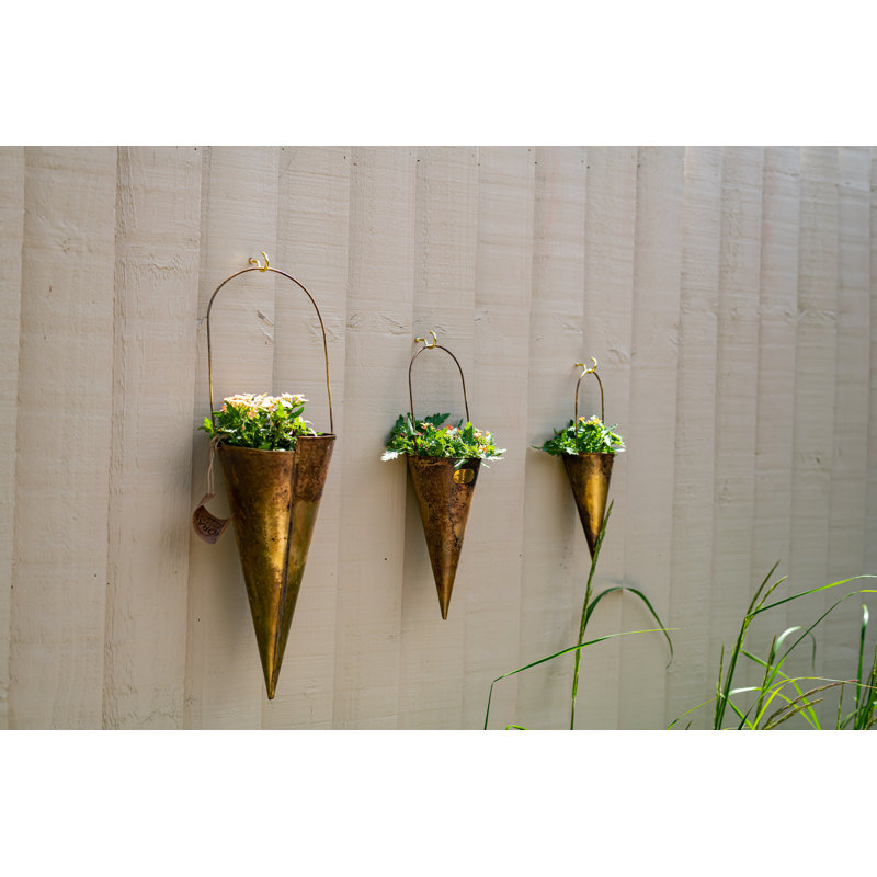 Aaru Metal Wall Planter