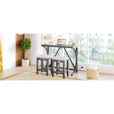 Ensemble de table de salle à manger à hauteur de comptoir 3 pièces Farmhouse avec port USB et tabourets rembourrés, une table avec deux chaises pour la salle à manger
