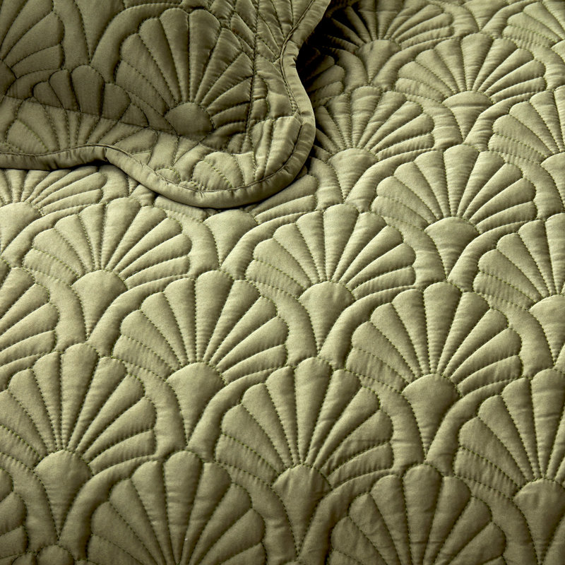 Deco Shells Quilt Set, Queen Quilt + 2 Standard Shams, Thyme