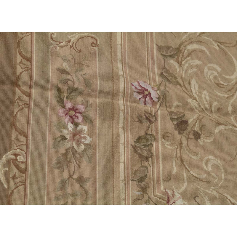 Tapis beige / rose / vert noué à la main de haute qualité