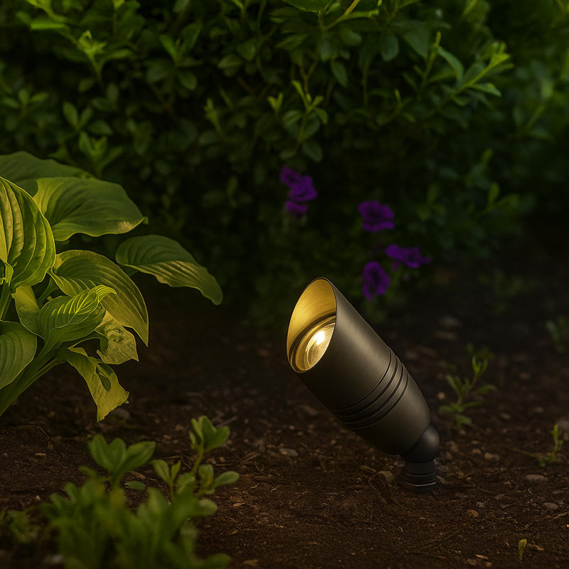 Projecteur décoratif d'extérieur 12V avec prise MR16 et long capot en aluminium thermolaqué East Grove Home Amped Landscape Lighting