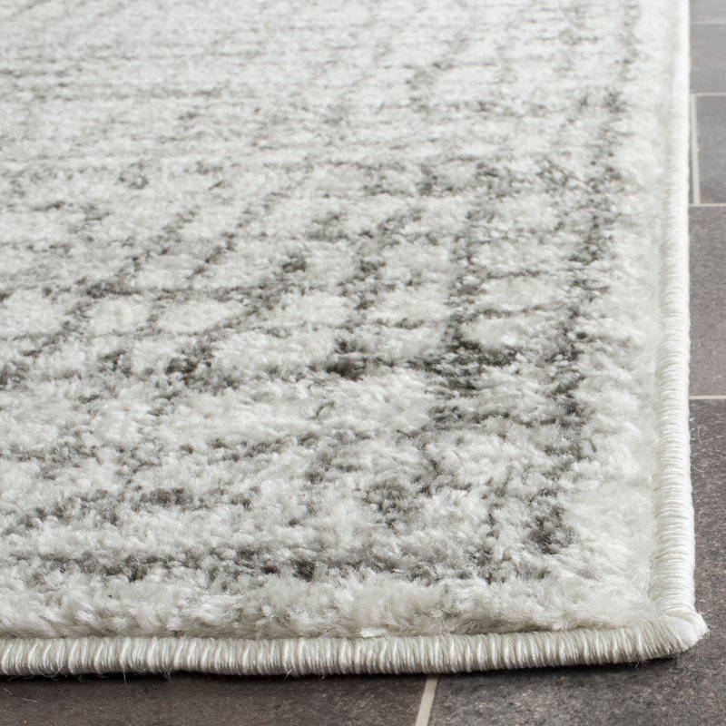 Tapis géométrique ivoire / argent Bethlyn, Rectangle 5 pi 1 po x 7 pi 6 po