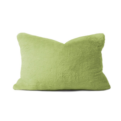 Coussin en fausse fourrure de style Sherry Kline. Fermeture à glissière avec insert en duvet et plumes. 13 po x 20 po - ensemble de 2