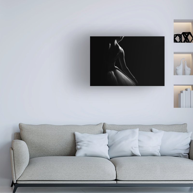 Figurine par Paolo Medeiros - Photographie sur toile tendue, H 22 po x l 32 po