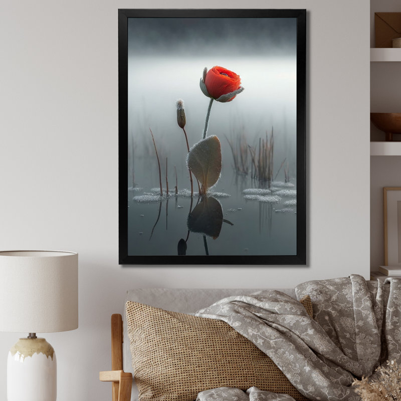 «Red Rose Blooming In Foggy Misty Pond», reproduction d'art sur toile, H 20 po x l 12 po x P 1 po, Cadre simple noir