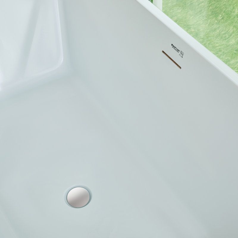 Chloe 59" x 30" Freestanding Soaking Bathtub, White/Integrated Overflow