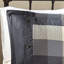 Édredon à chevrons gris 7 pièces S, garniture en tissu écossais Buffalo, édredon, 2 taies décoratives, 3 coussins décoratifs, jupe de lit, pièces de crête infroissables et froissables, thème facile à nettoyer-124915213-124915208
