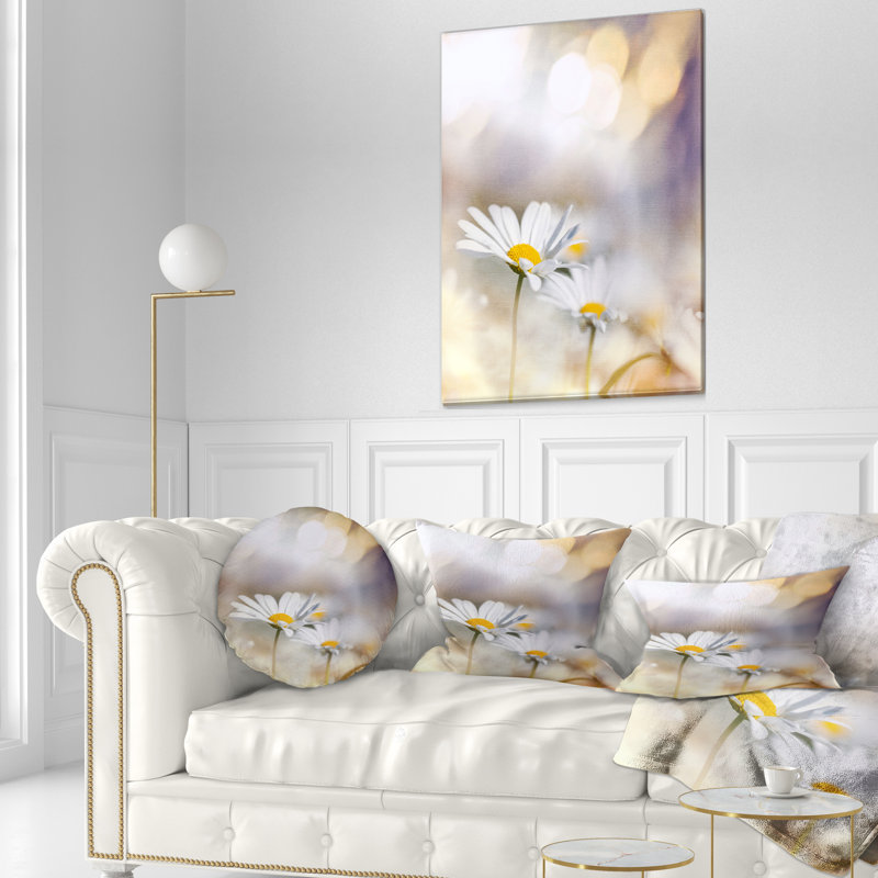 Coussin lombaire en fond floral chamomiles