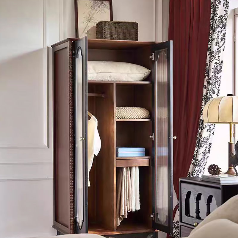 Armoire rétro en bois massif de style français