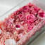 Arrangement floral de roses en boîte