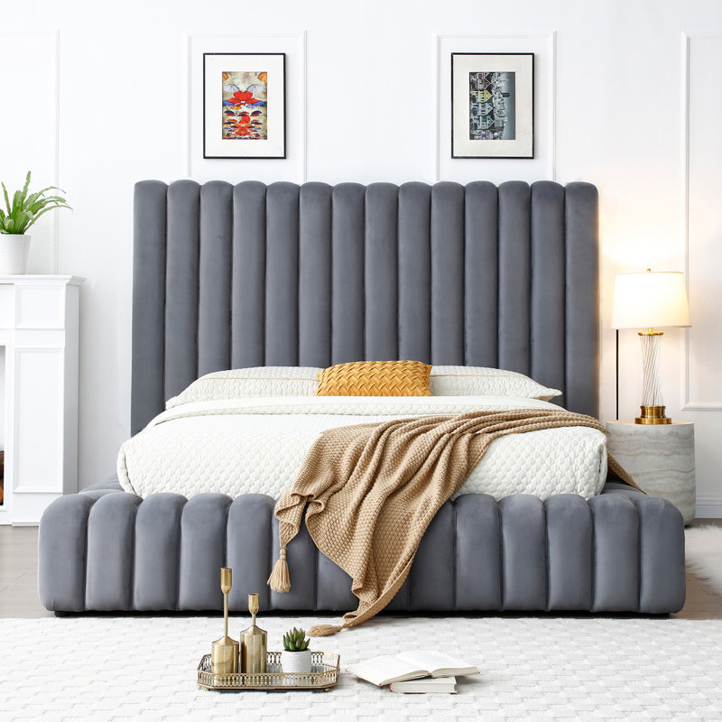 Lit plateforme en velours Kaydence, Gris, Très grand lit