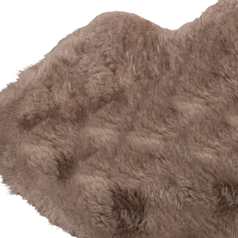 Tapis en peau mouton taupe area Ariah