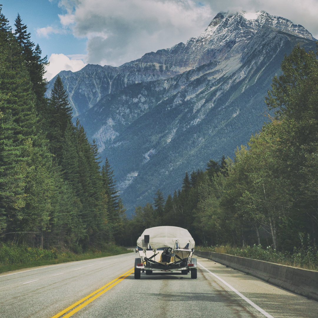 Fahrt durch den Yoho-Nationalpark von Powerofforever - Leinwandbild