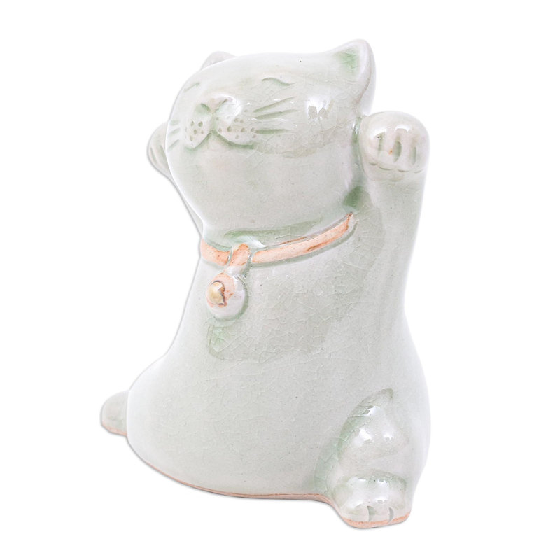 Figurine céladon en céramique fabriquée à la main