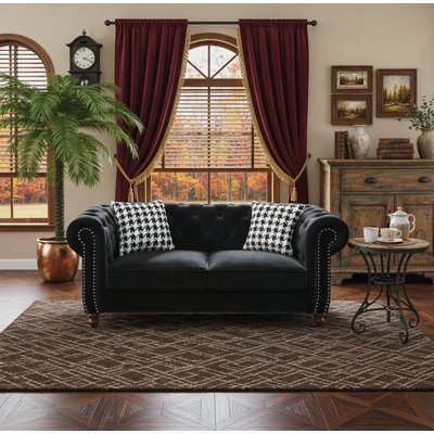 Canapé 67 po en tissu d'ameublement Chesterfield