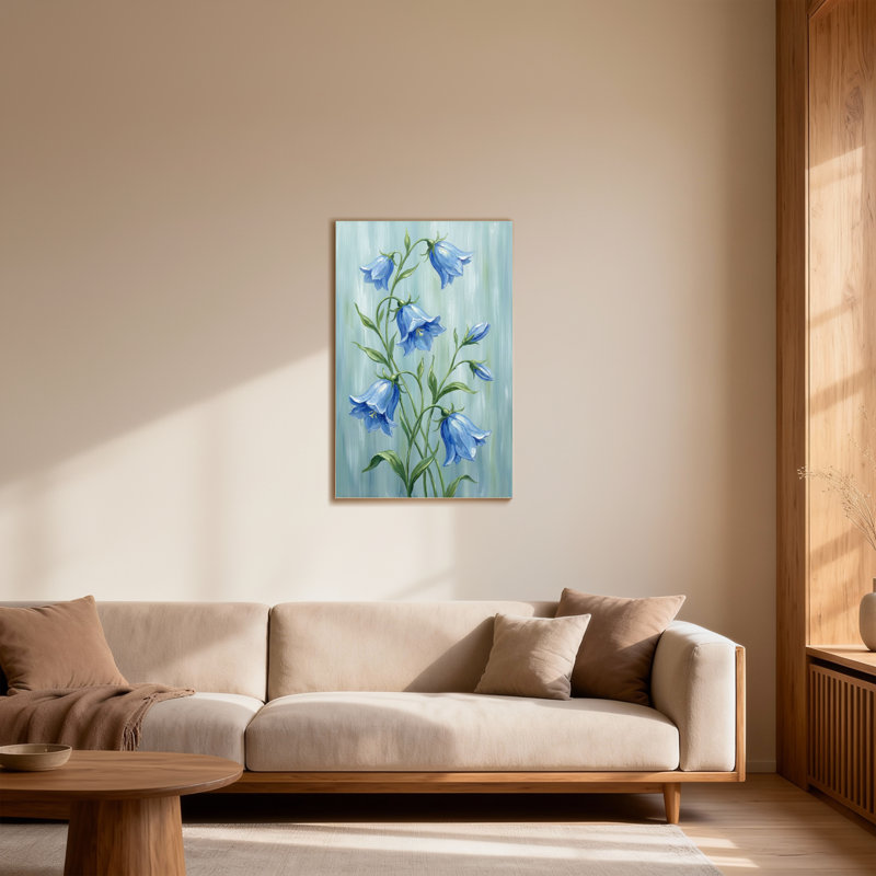 Plantes et fleurs de clochettes bleues sur fond vert doux