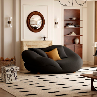 Canapé moderne et minimaliste de style crème