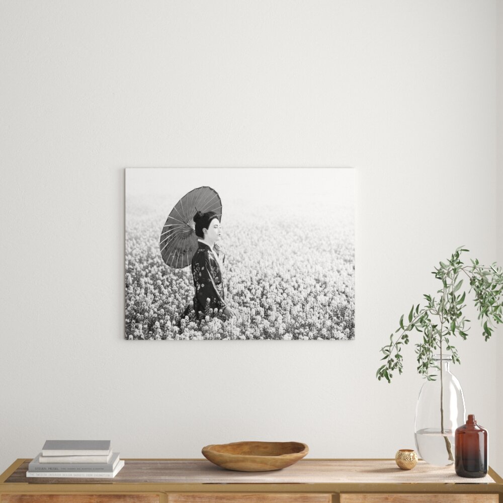 Leinwandbild „Geisha auf dem Feld“, Fotodruck