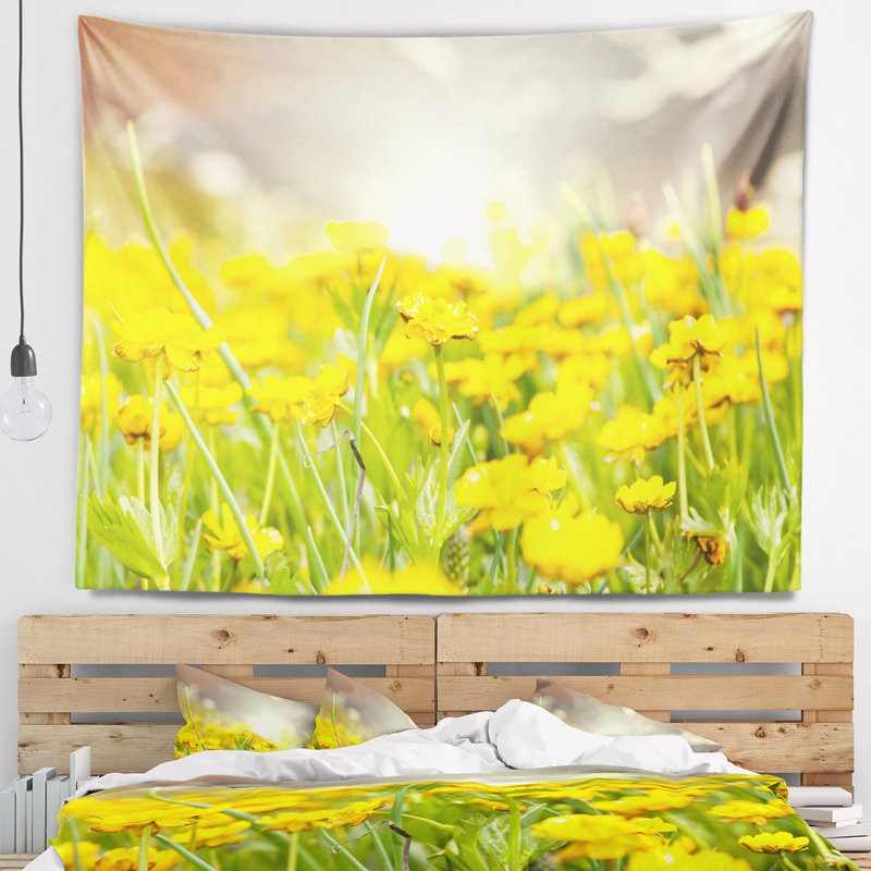 Tapisserie florale pré ensoleillée avec fleurs, H 32 po x l 39 po