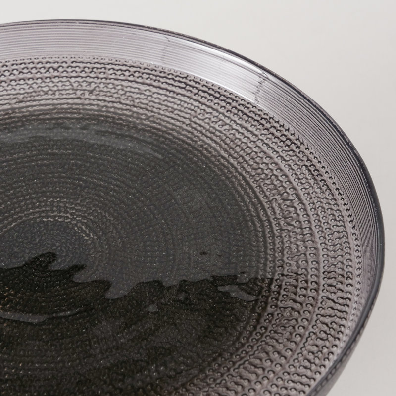 Assiette à gâteaux grise et argentée