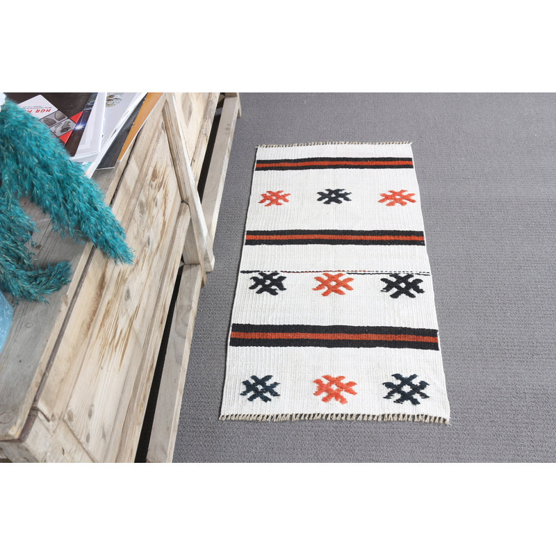 Antique Turkish-Inspired Patterned Hemp Rug Ideal For Small Spaces And As A Charming Door Mat In White