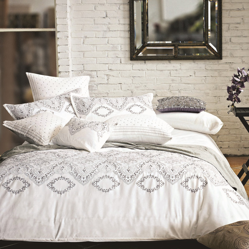 Berdine Cotton Sateen Floral Duvet Cover, Queen Duvet Cover + 2 Standard Shams