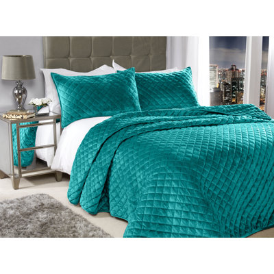 Kacie Polyester Solid Colour Bedspread with Pillow Shams