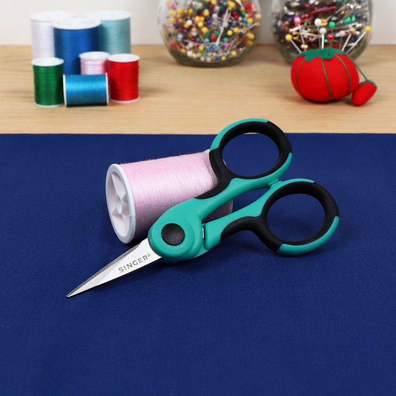 SINGER ProSeries™ - 4.5 Inch Scissor with NANO Tip™ Comfort Grip
