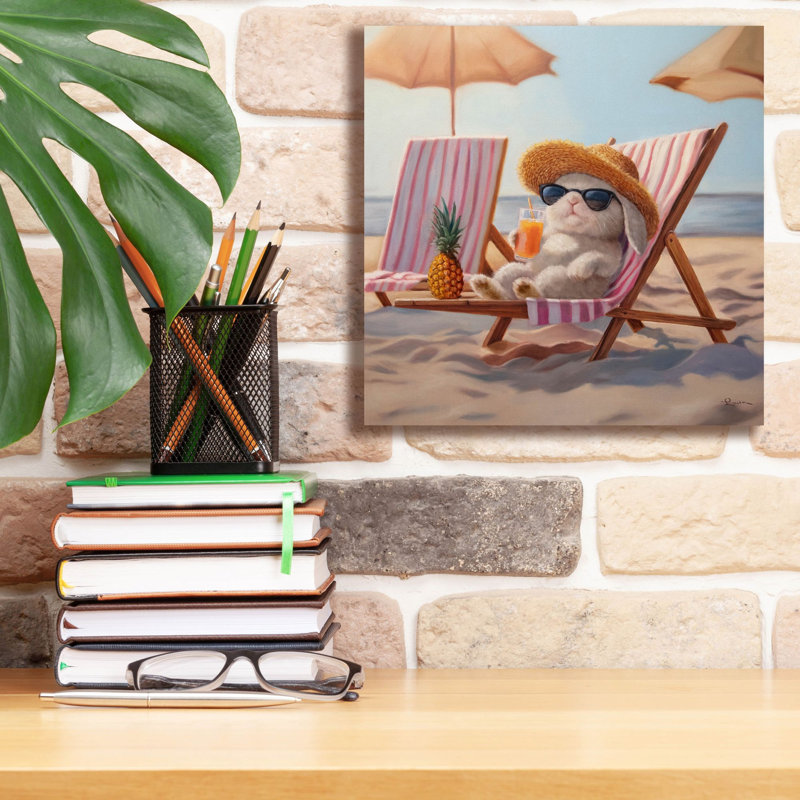 «Beach Bun» par Lucia Heffernan, art mural sur toile, H 12 po x l 12 po
