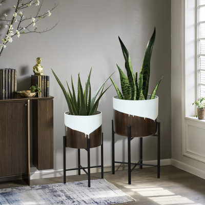 Torkelson 20.3" Industrial Metal Planter Set with Stand, White and Brown Painted Indoor Cache Pots, Set of 2