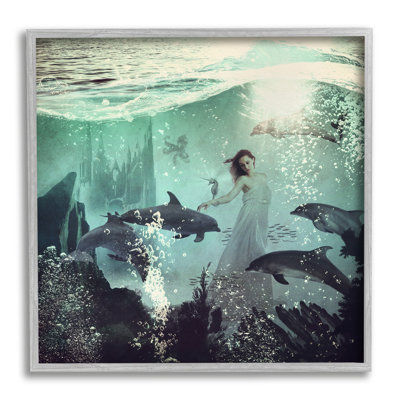 Femme surréaliste, dauphins sous l'eau, éclaboussures, mur Paula Belle Flores