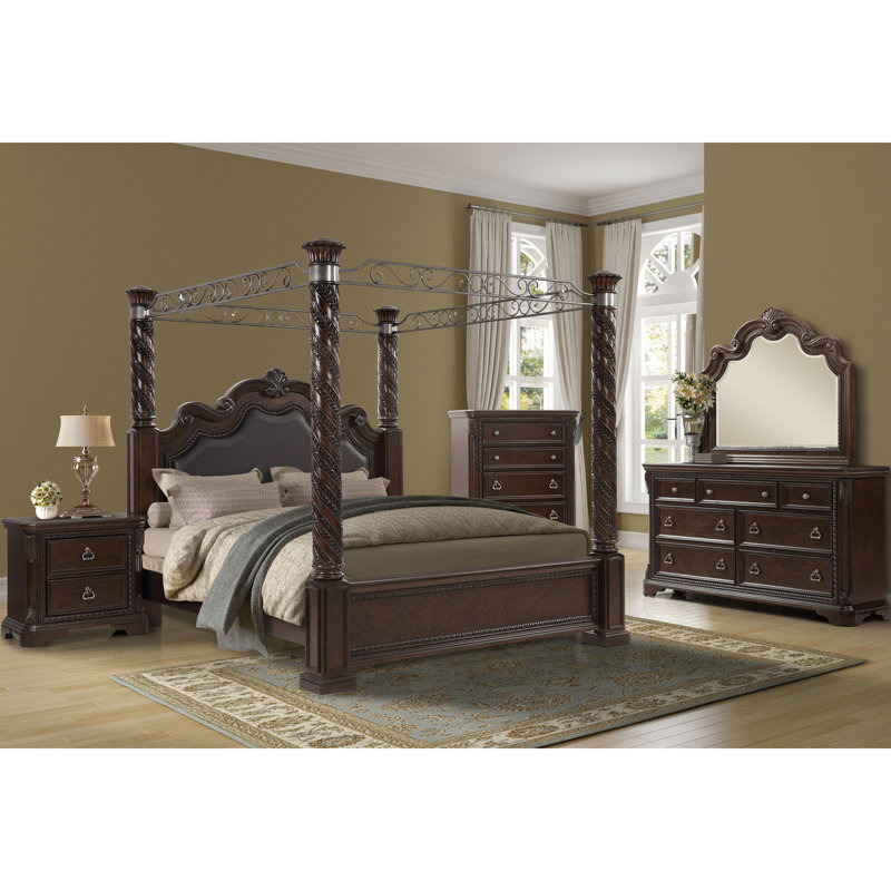 Commode 5 tiroirs en acajou traditionnel