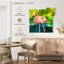 Flamant rose patauger dans l'eau
