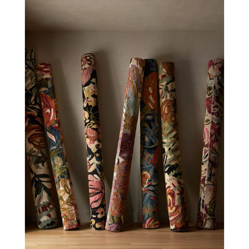 Ocasio Hand Hooked Wool Floral Indoor Rug, Round 5'