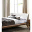 Lit plateforme en noyer de style Mid-Century moderne pour très grand lit, bois massif et revêtement Boucle, tête de lit à panneau à oreilles en tissu, cadre de lit à pieds fuselés à l'est, bois, décor de chambre idéal-129632314