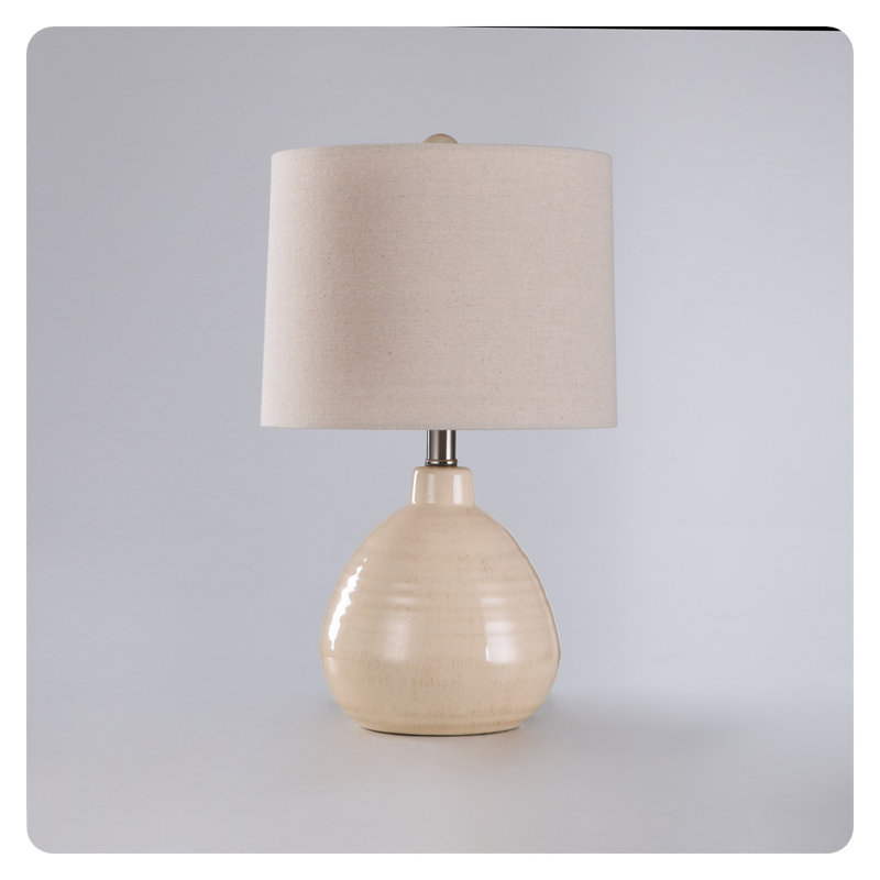Lampe de table en céramique 21 po Alverez, Lait frappé à la vanille
