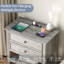 Ensemble de commode pour chambre 2 pièces - commode 8 tiroirs et table de chevet 2 tiroirs l 26,7 "avec station de charge et tablette ouverte, gris délavé