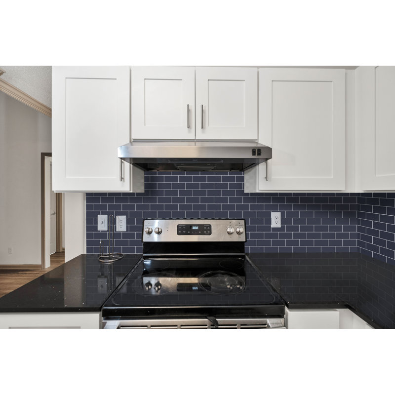 Carreau de métro auto-adhésif en polychlorure de vinyle (PVC) l 12 po x L 12 po Reovatile, Bleu marine / blanc