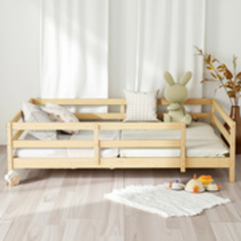 Lit double Montessori avec clôture - lit pour enfants en bois de pin robuste pour les garçons et les filles, aucun sommier nécessaire, espace multifonctionnel pour dormir, jouer et lire, assemblage facile en chêne.