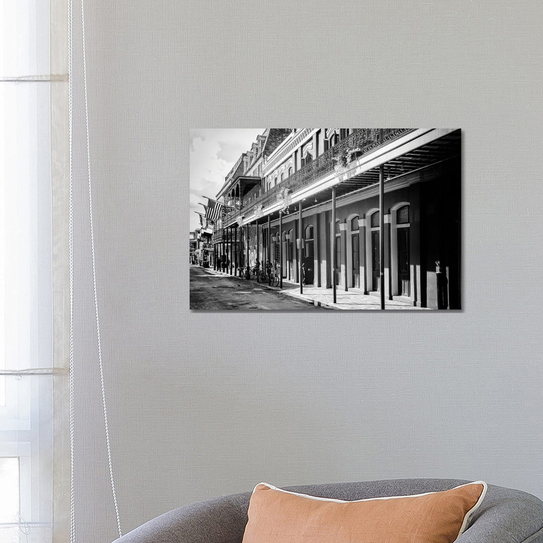 Black NOLA Series - Old Traditional Facades von Philippe Hugonnard - Galerie-verpackte Leinwand Giclée auf Leinwand