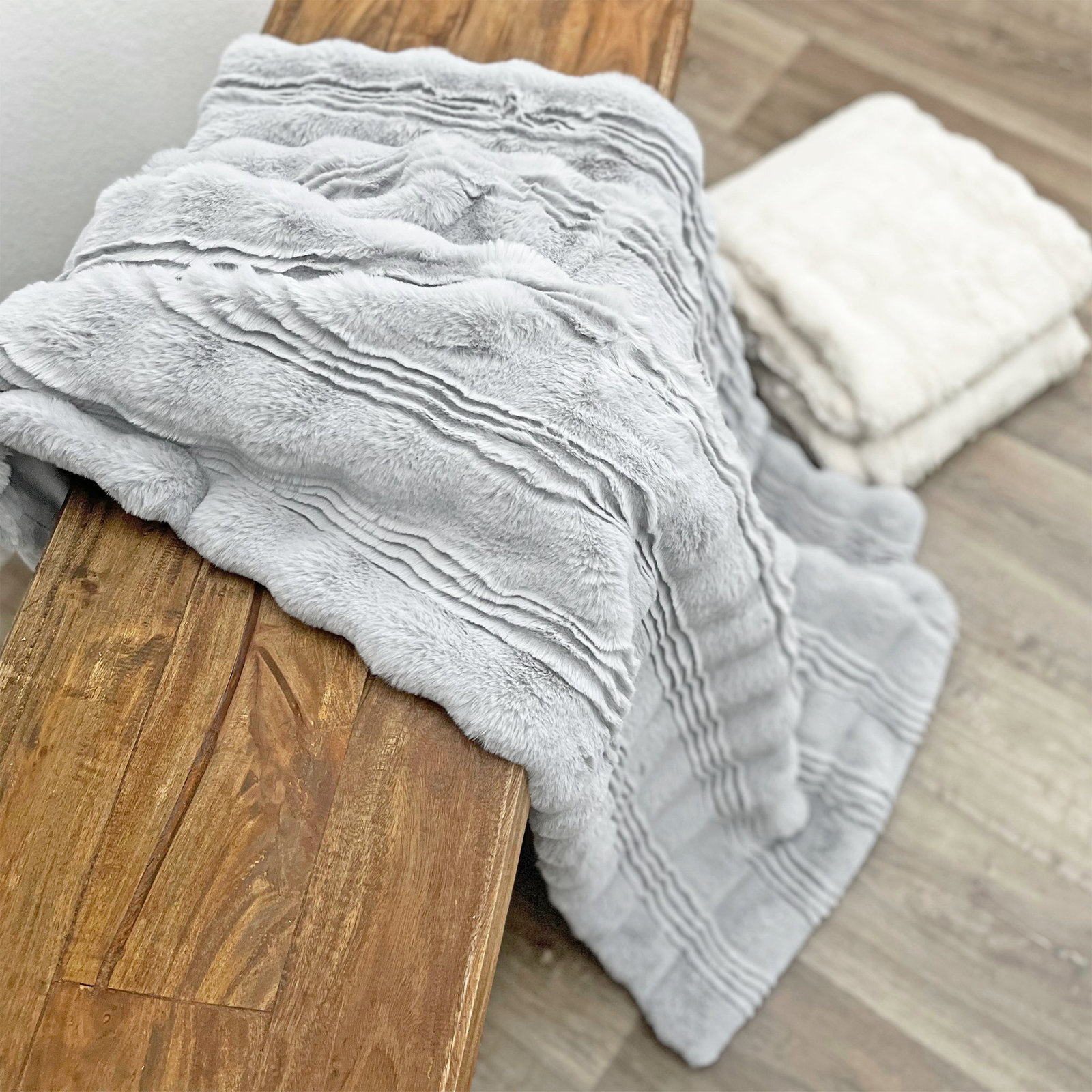 Gae Faux Fur Throw, Gray